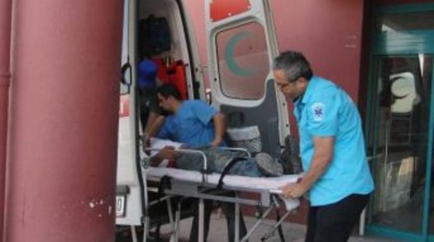 Trafik Lambası Yanmayınca Kamyonlar Birbirine Girdi
