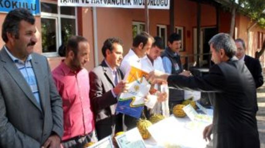 Organik Kavun Yetiştiren &Uuml;reticilere Sertifikaları Verildi