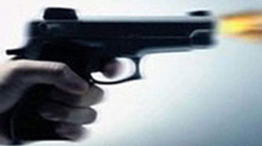 Cinnet ge&ccedil;iren koca dehşeti: 1 &ouml;l&uuml;, 3 yaralı