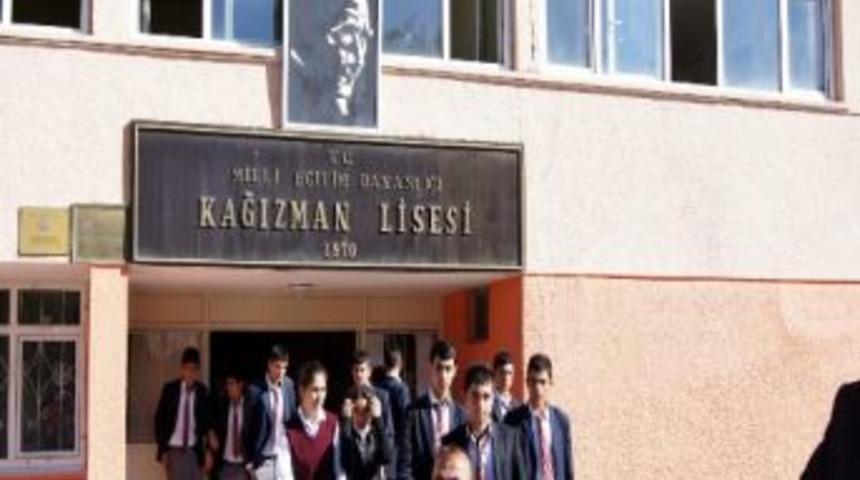 Kağızman&rsquo;ın &lsquo;beyaz Bayraklı&rsquo; Lisesi 860 &Ouml;ğrenci Sayısı İle İl&ccedil;enin En Kalabalık Lise Olma Unvanını Elinde Bulunduruyor