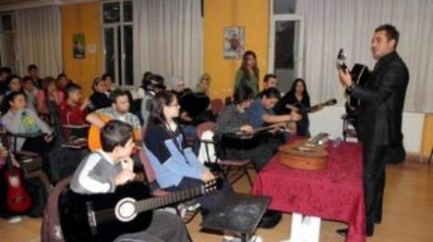 Erzincan&rsquo;da Gen&ccedil;lik Merkezi Kursları Başlıyor