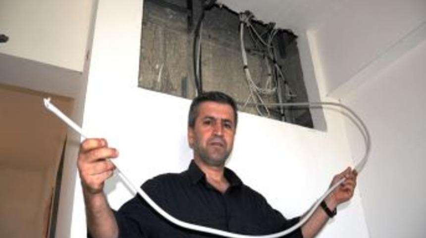 Evlere Giremeyen Hırsızlar Inşaatlardaki Kabloları &Ccedil;almaya Başladı