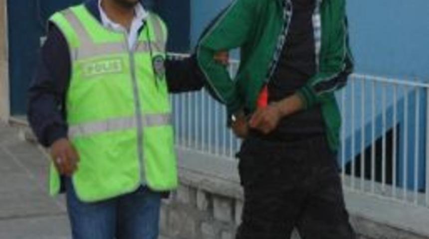 Kameraya Poz Verince Yakalandı