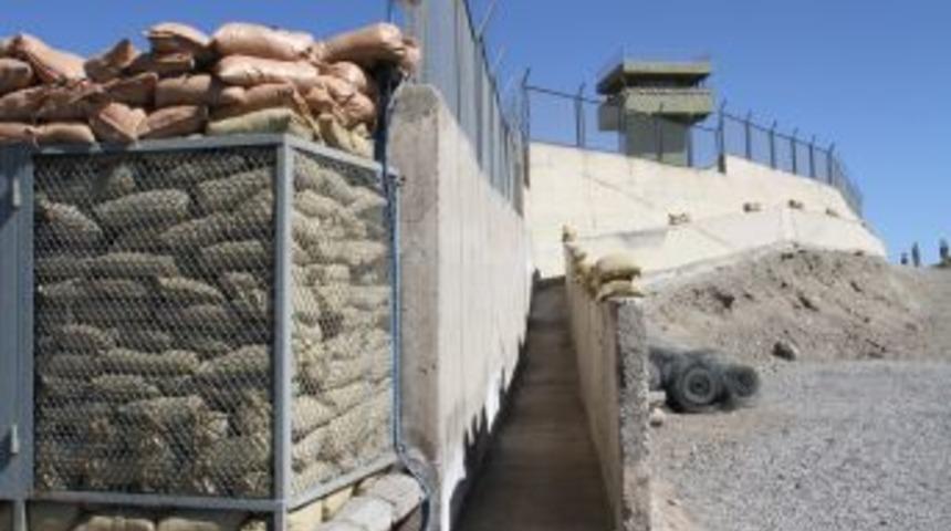 Mehmet&ccedil;ik Sınırı 'Kale-Kollar'la Koruyor