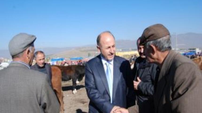 Vali, Kurban Pazarını Denetledi