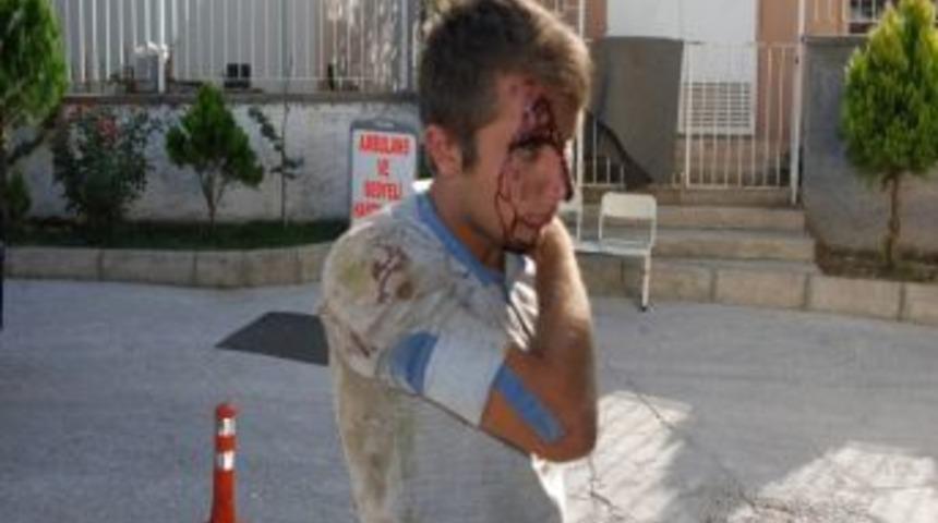 Motosikletli Gen&ccedil;lere &Ccedil;arpıp Ka&ccedil;tı