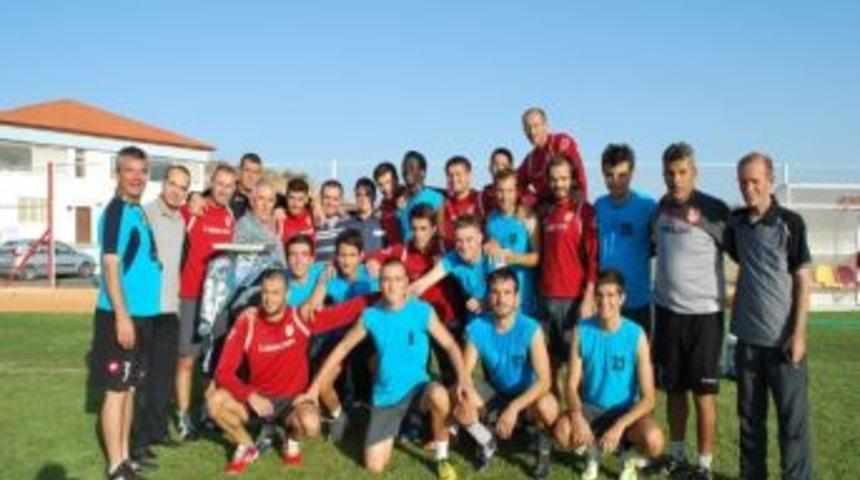 Cami Hocalarından K&uuml;&ccedil;&uuml;kk&ouml;y Belediyespor&rsquo;a Baklava Jesti