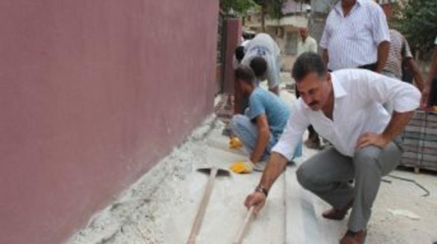 Toroslar Belediyesi Kaldırım &Ccedil;alışmalarını S&uuml;rd&uuml;r&uuml;yor