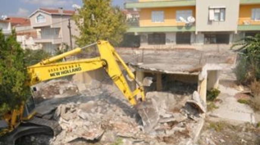 B&uuml;y&uuml;k&ccedil;ekmece de 6 ayda 700 yapı yıkıldı&hellip;