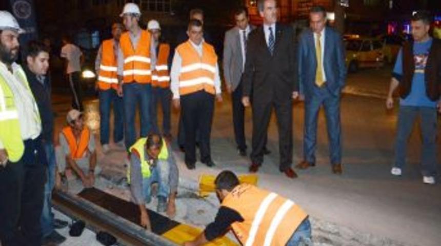 Bursa'da Tramvay &Ccedil;alışmaları Gece De S&uuml;r&uuml;yor