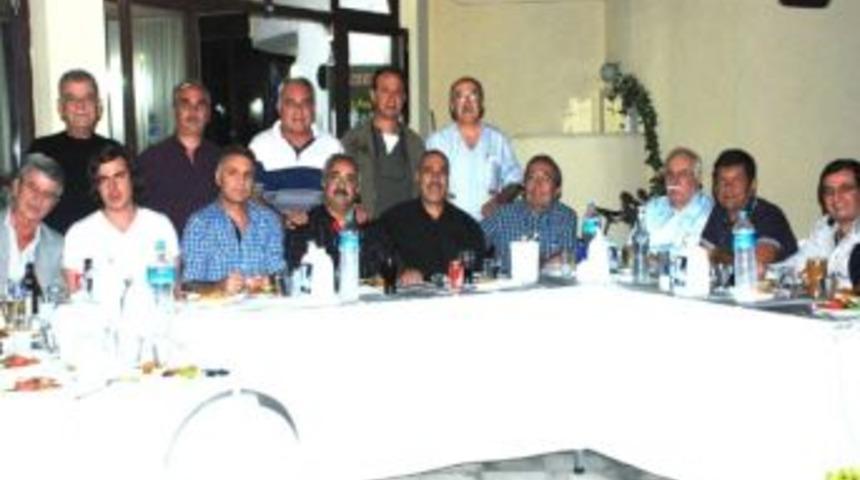 Emekliye Ayrılan M&uuml;d&uuml;r&rsquo;e Bir Veda Yemeği De Doktorlardan