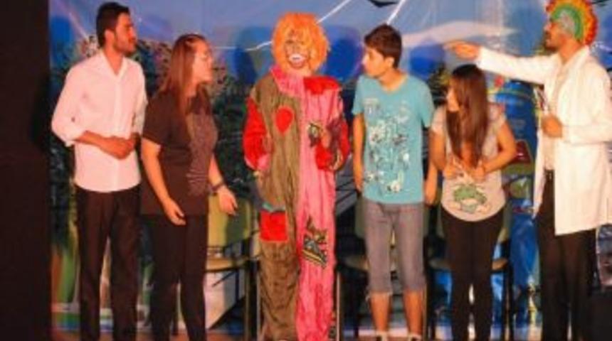 Savaşın G&ouml;lgesindeki &Ccedil;ocuklara Tiyatro