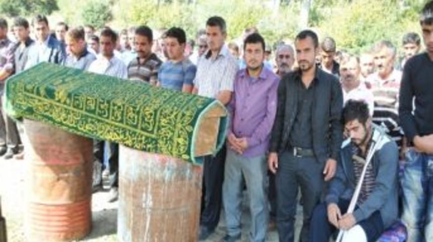 10. Kattan Düşerek Ölen İşçi Toprağa Verildi