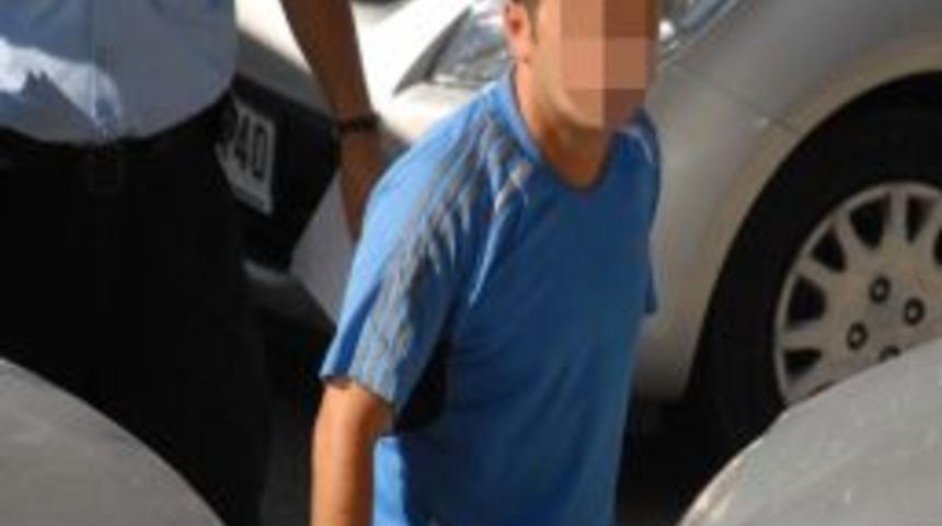 Otomobilinde Tabanca Ele Ge&ccedil;en Gen&ccedil; G&ouml;zaltına Alındı