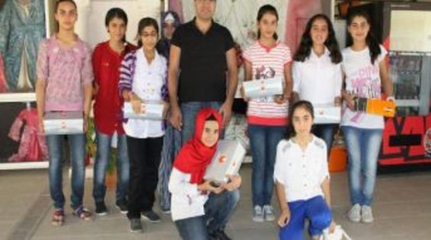 Belediye, Başarılı &Ouml;ğrencileri &Ouml;d&uuml;llendirdi