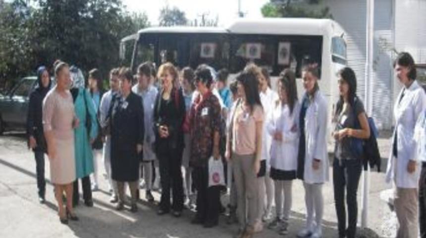 Zonguldak Kız Meslek Lisesi &Ouml;ğrencilerinden Huzurvine Ziyaret