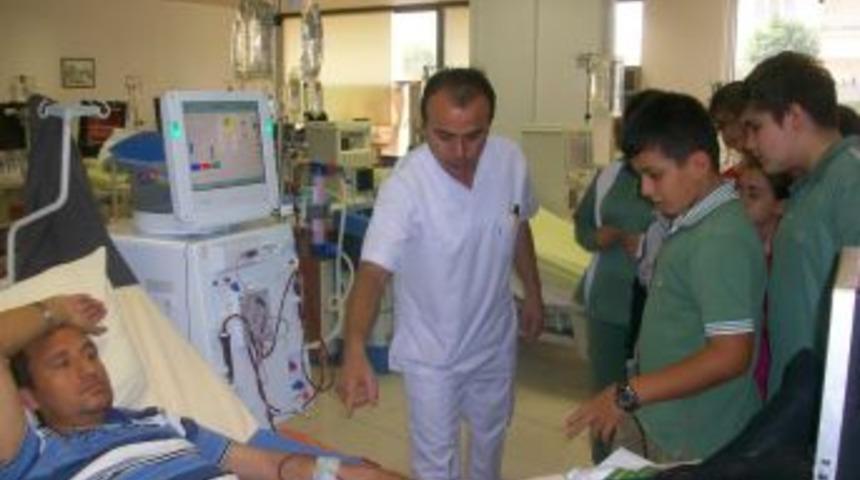 Nil&uuml;ferli &Ouml;ğrenciler, Diyaliz Merkezinde Ders Yaptı