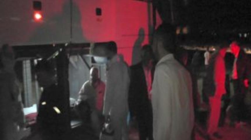 Hacı Adayları Geceyi Otob&uuml;slerde Ge&ccedil;irdi