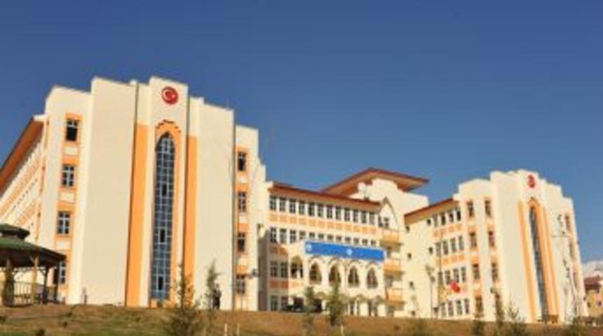 Van Valisi: TOKİ'nin Yaptığı Okullara Atat&uuml;rk, İn&ouml;n&uuml; Isimleri Verildi