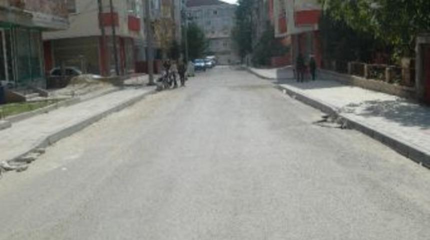 Mavili Bah&ccedil;ede Kaldırımlar Tamamlanıyor