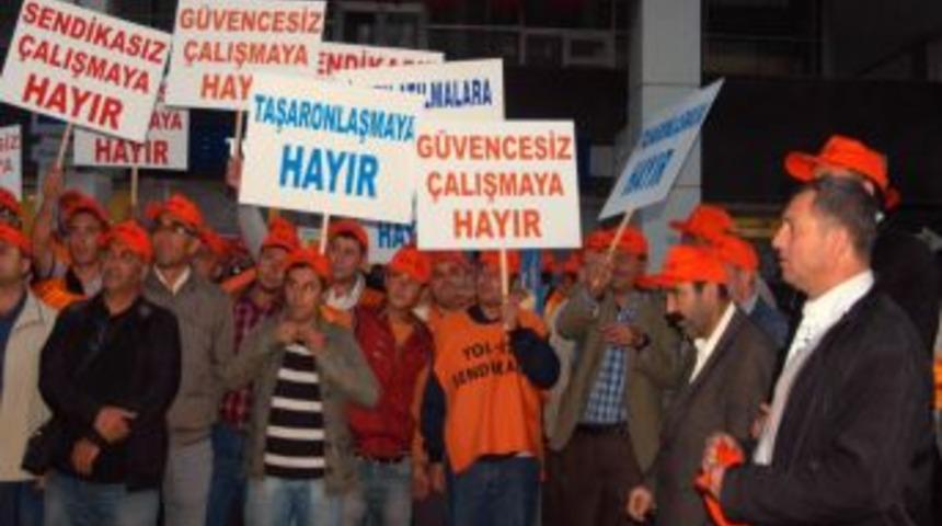 Karyollarında &Ccedil;alışan Iş&ccedil;iler AK Parti &Ouml;n&uuml;nde Eylem Yaptı