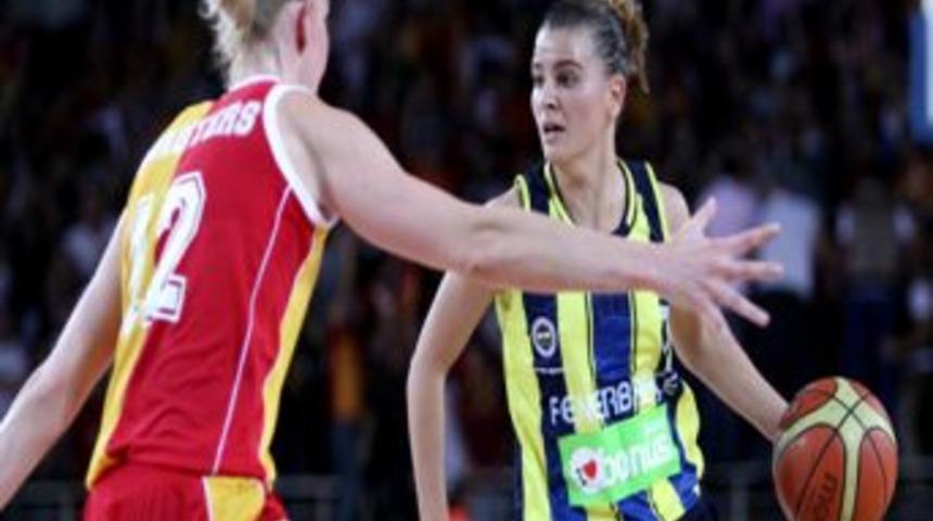 Fenerbah&ccedil;e, Cumhurbaşkanlığı Kupası'nı M&uuml;zesine G&ouml;t&uuml;rd&uuml;
