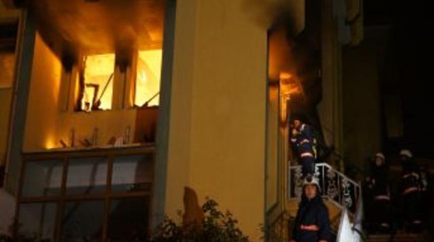 &Uuml;sk&uuml;dar Eski Evlendirme Dairesinde Yangın