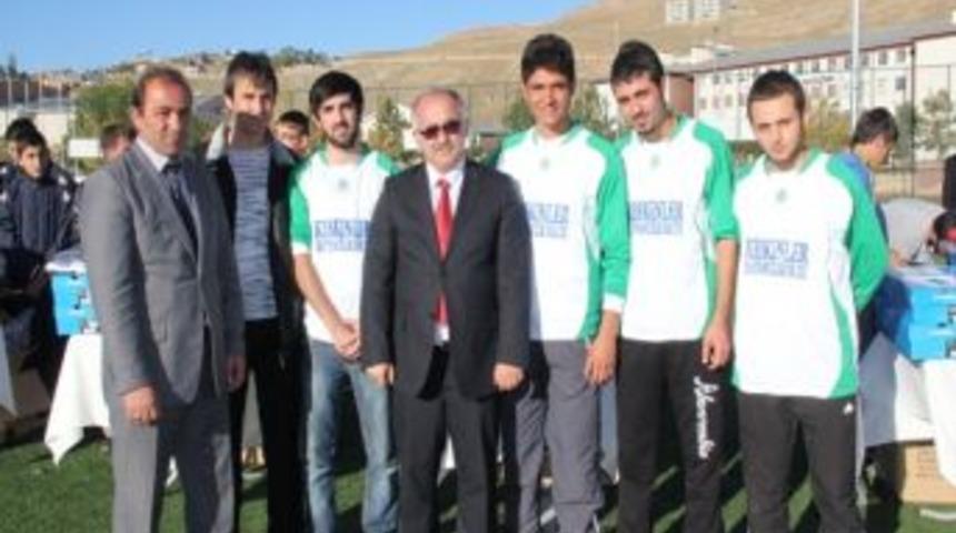 Amat&ouml;r Spor Kul&uuml;plerine Valilik Desteği