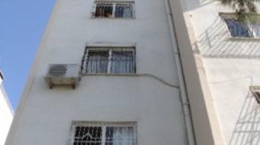 Annesi Kapıyı Kilitleyip Uyudu, Kızı Ve Torunu Mahsur Kaldı