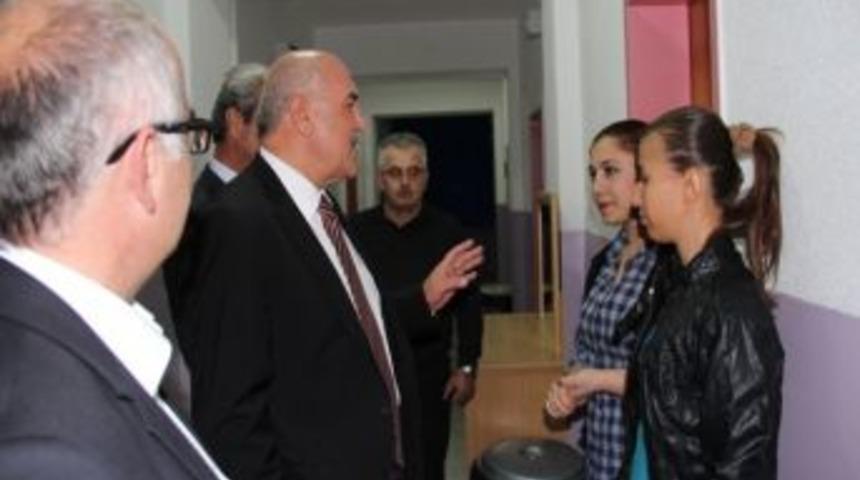 Vali İpek Kyk Bayburt Yurt M&uuml;d&uuml;rl&uuml;ğ&uuml;nde İncelemelerde Bulundu