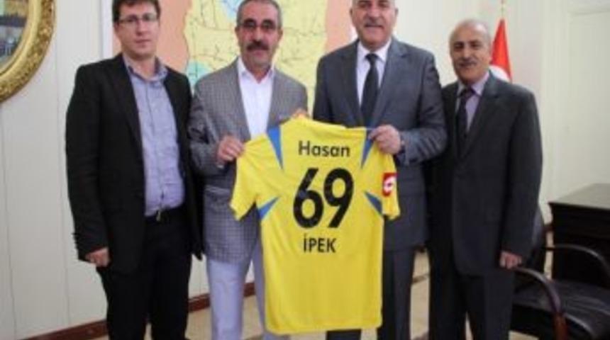 Bayburt İl &Ouml;zel İdare Gen&ccedil;lik Spor Y&ouml;netiminden Vali İpek&rsquo;e Ziyaret