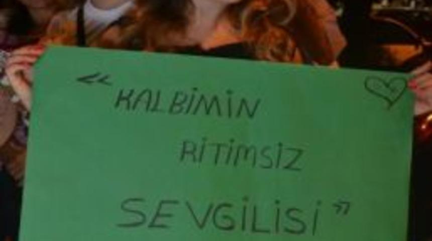 &Ouml;mer K&ouml;roğlu'na Hayranlarından B&uuml;y&uuml;k S&uuml;rpriz