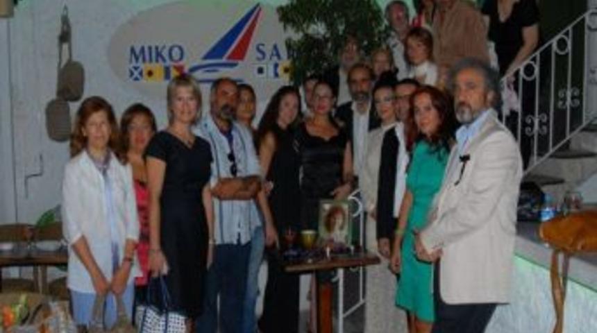 Yaşamını Yitiren &Uuml;nl&uuml; Modist Esin Yılmaz Dostlarından Anlamlı Gece