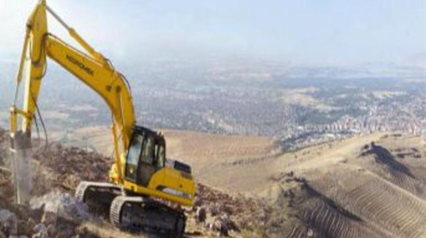 Bakanlık, Kayalık Zemini Delerek 300 Bin Fidanlık Orman Kuruldu