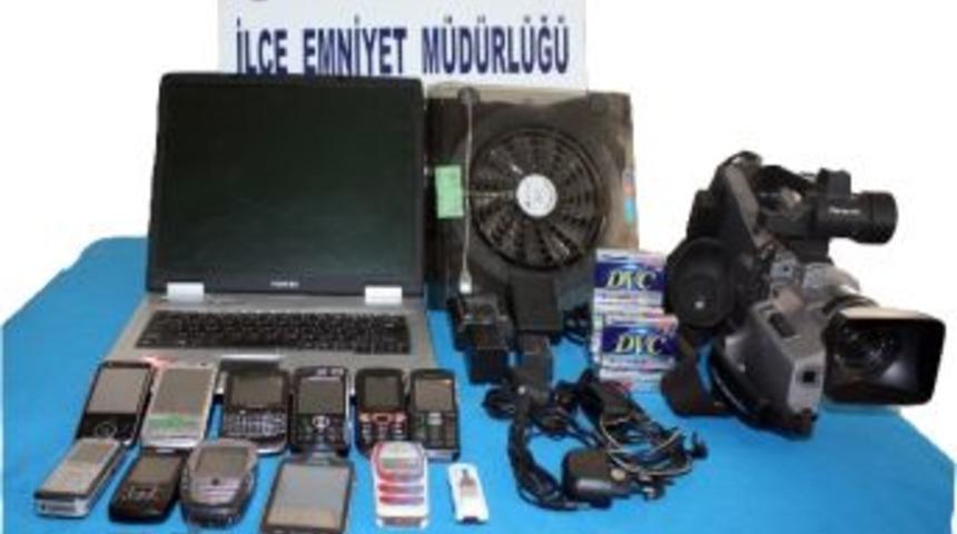 Telefoncu D&uuml;kkanını Soyan Hırsız Yakalandı