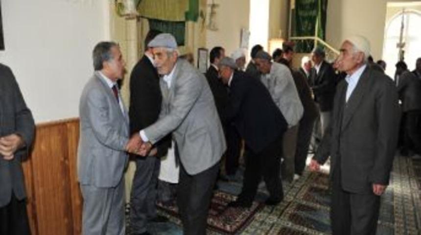 Ak&ccedil;a&ouml;ren K&ouml;y&uuml;nde Mutlu Son