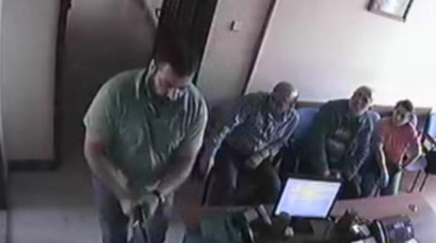 Belediye başkanı makam odasında b&ouml;yle vurdu