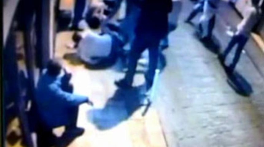 Bar önünde öldüresiye dayak kamerada