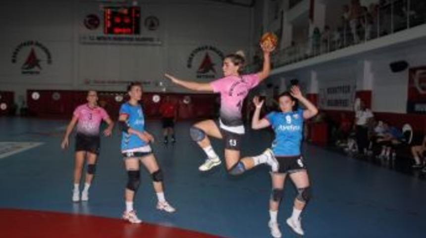 Paşa&rsquo;nın Melekleri U&ccedil;uyor