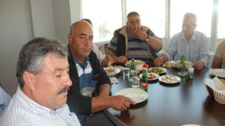 Biad&rsquo;dan Muhtarlara Yemek