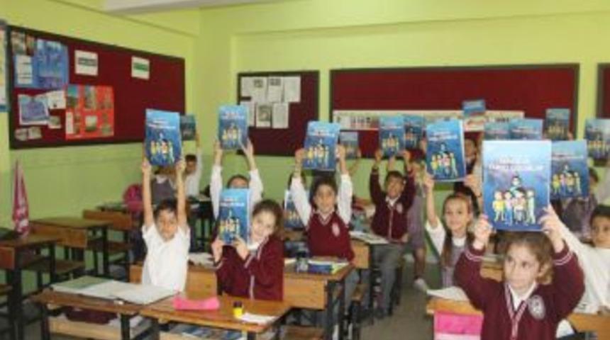 SGK, &Ccedil;ocuklarda Sosyal G&uuml;venlik Bilinci Oluşturmak I&ccedil;in Kitap Dağıtıyor