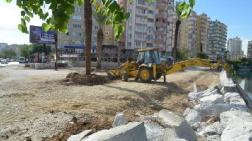 Barajyolunda gen&ccedil;lik meydanı yapılıyor