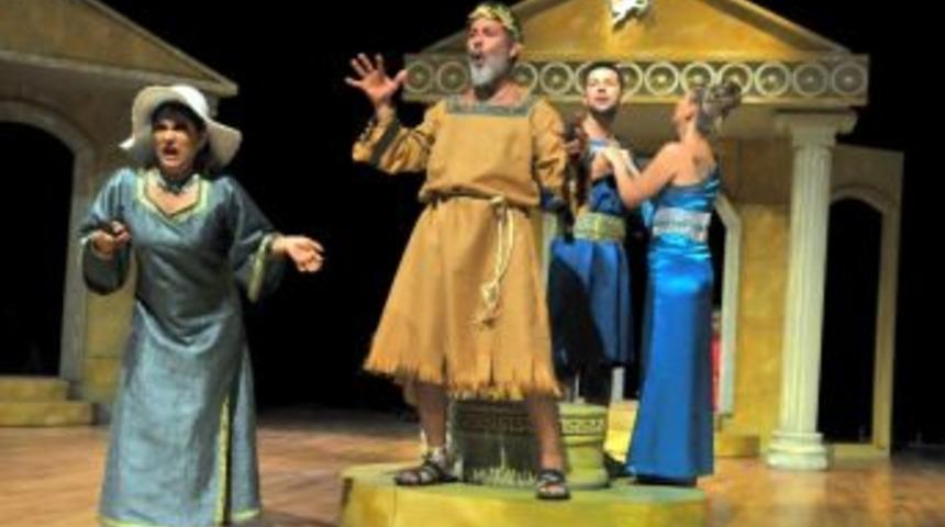 Aspendos g&uuml;zeli seyirciyle buluşuyor