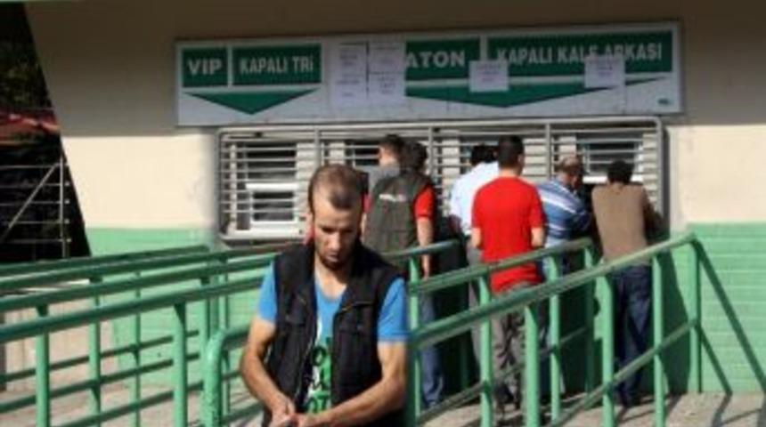 Bursaspor&rsquo;da Fenerbah&ccedil;e Ma&ccedil;ı Biletleri Satışa &Ccedil;ıktı