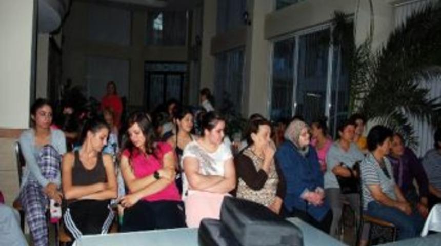 Salihli'de Kız &Ouml;ğrencilere Meme Kanseri Semineri