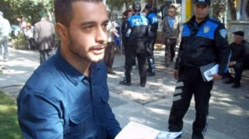 Polis Vatandaşı Broş&uuml;rle Uyarıyor