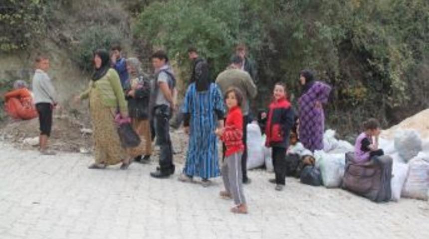 &Ccedil;atışmalardan Ka&ccedil;an Suriyeliler T&uuml;rk Sınırlarına Sığınamadan Geri G&ouml;nderildi