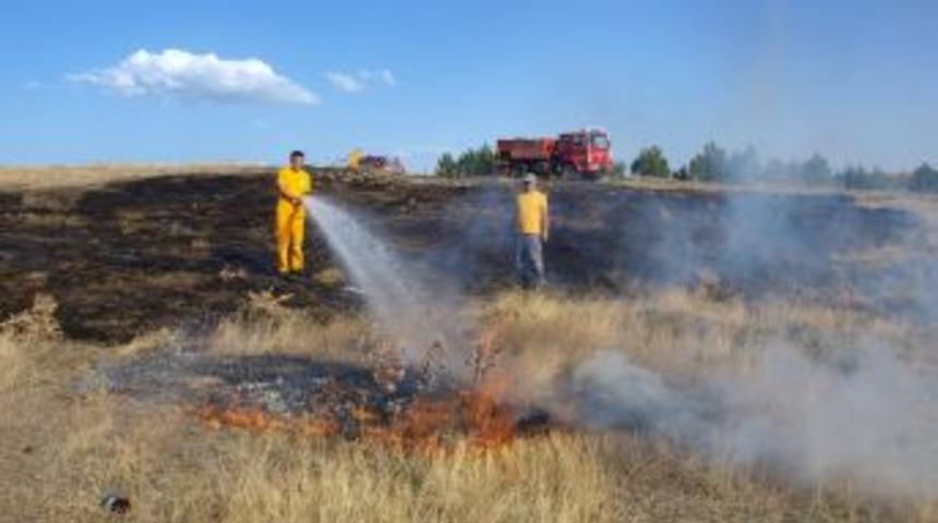 Yangın &Ccedil;ıkınca Etleri Mangalda Bırakıp Ka&ccedil;tılar