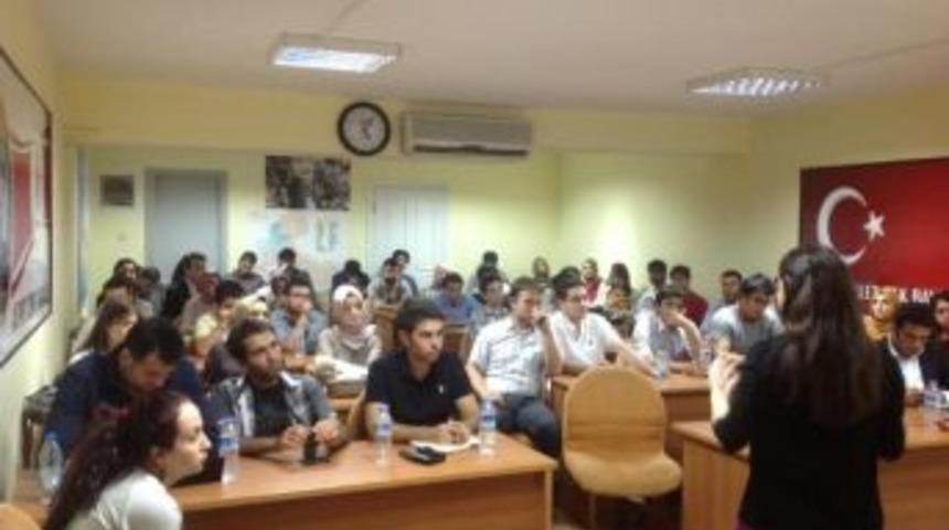 Ak Gen&ccedil;ler Eğitim Mesaisinde