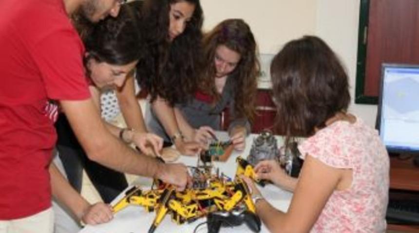 24 Saatte Robot &Uuml;retecekler